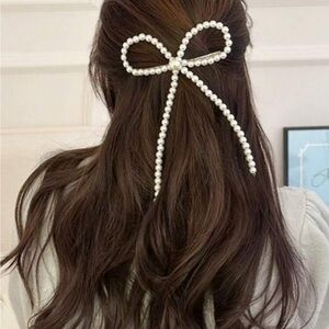 Pearl Bow Clip in - white
